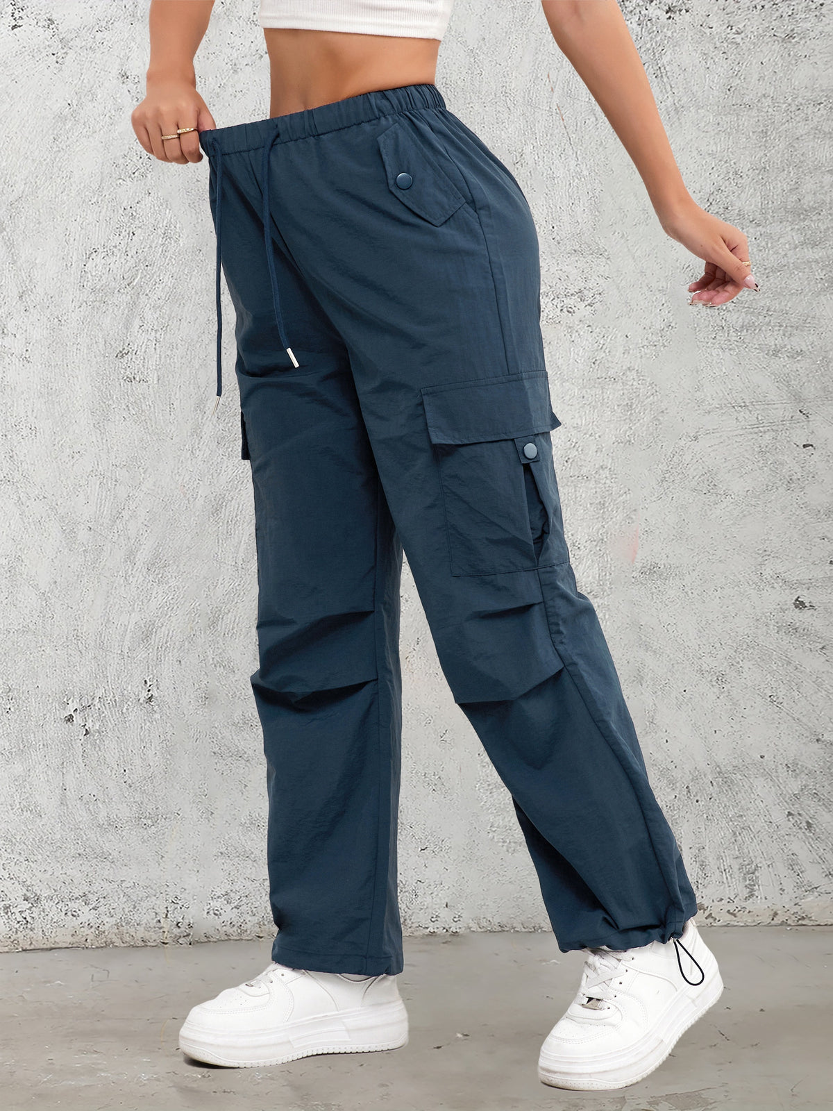 Diseño Versátil para Mujeres Activas: Pantalones Cargo Cómodos y Modernos