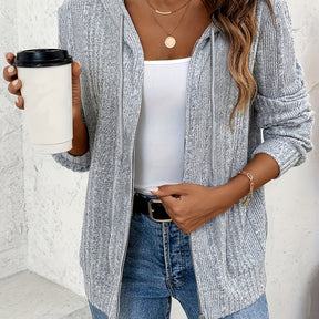 Sudadera de Punto a Rayas con Capucha – Diseño Moderno y Confort Absoluto