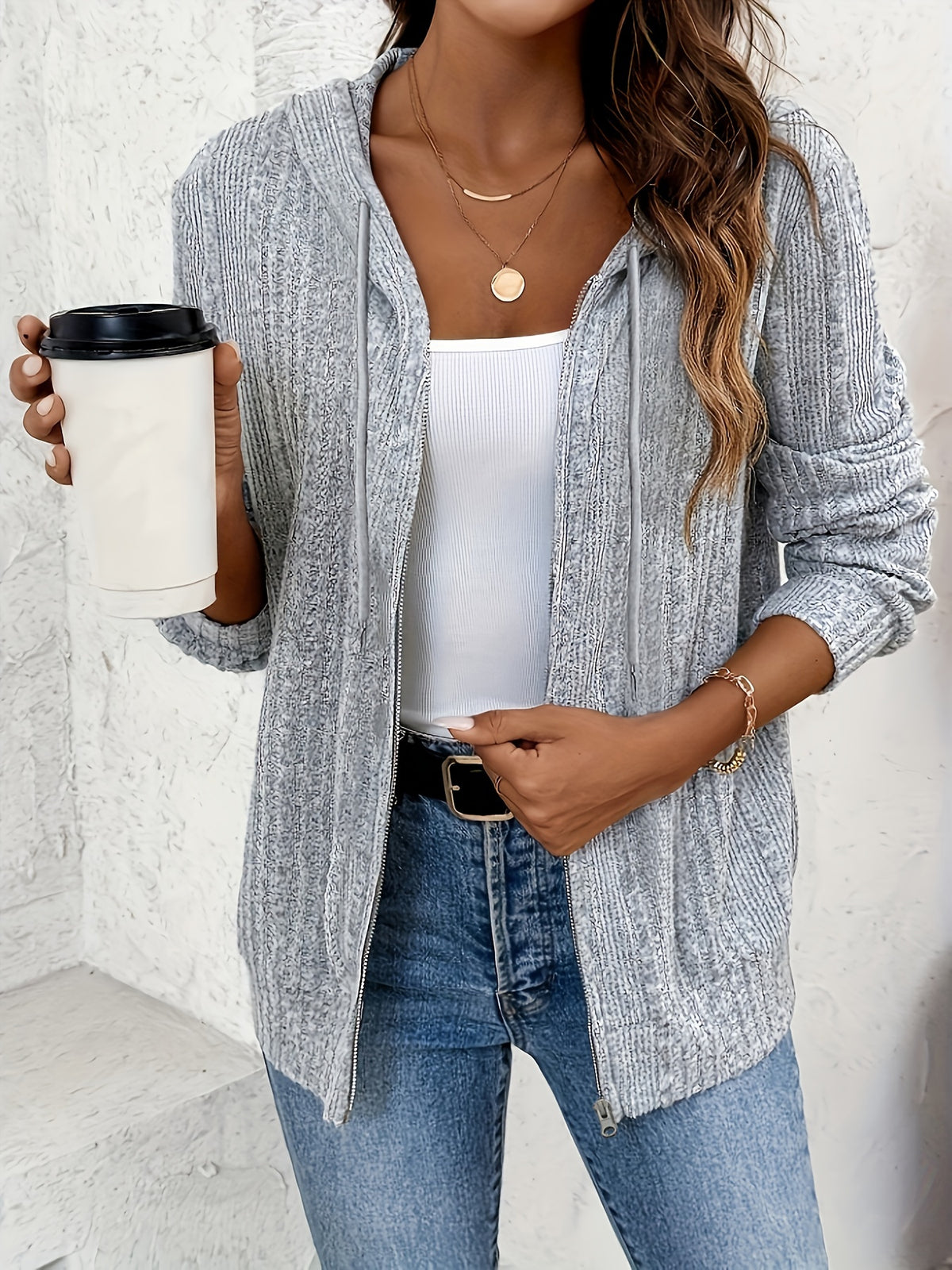 Sudadera de Punto a Rayas con Capucha – Diseño Moderno y Confort Absoluto