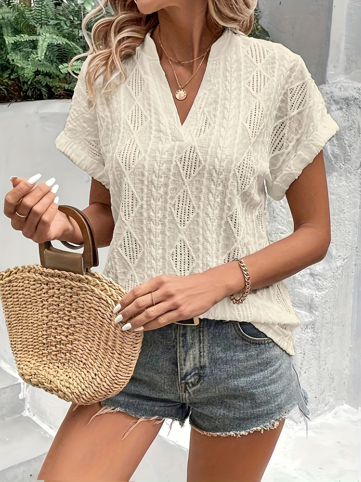 Top Corto con Hombros Descubiertos – Estilo Romántico y Fresco para el Verano