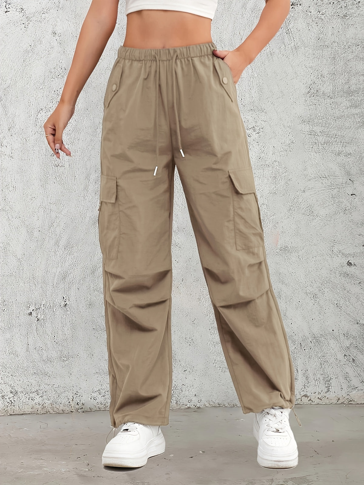 Diseño Versátil para Mujeres Activas: Pantalones Cargo Cómodos y Modernos