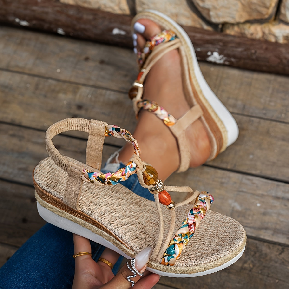 Sandalias Bohemias con Plataforma y Detalles Florales – Estilo Artesanal para el Verano