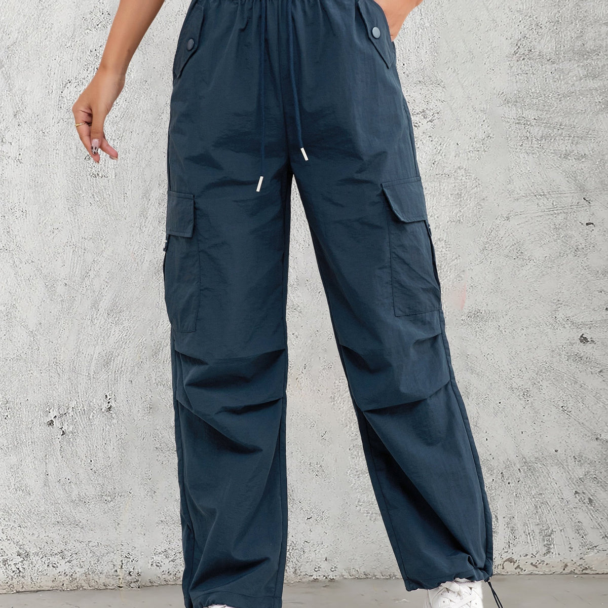 Diseño Versátil para Mujeres Activas: Pantalones Cargo Cómodos y Modernos